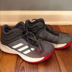 Adidas big boys sneakers size 3.5